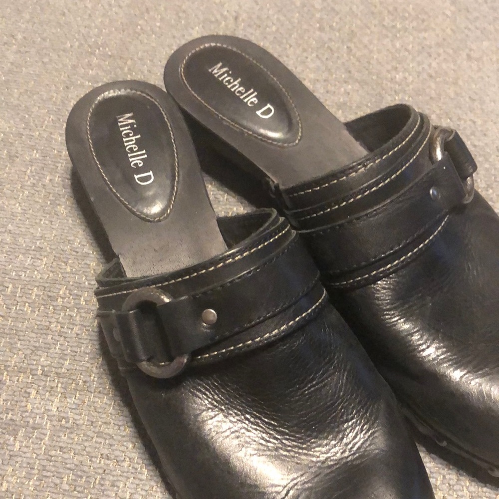 Michelle D  black leather slides
